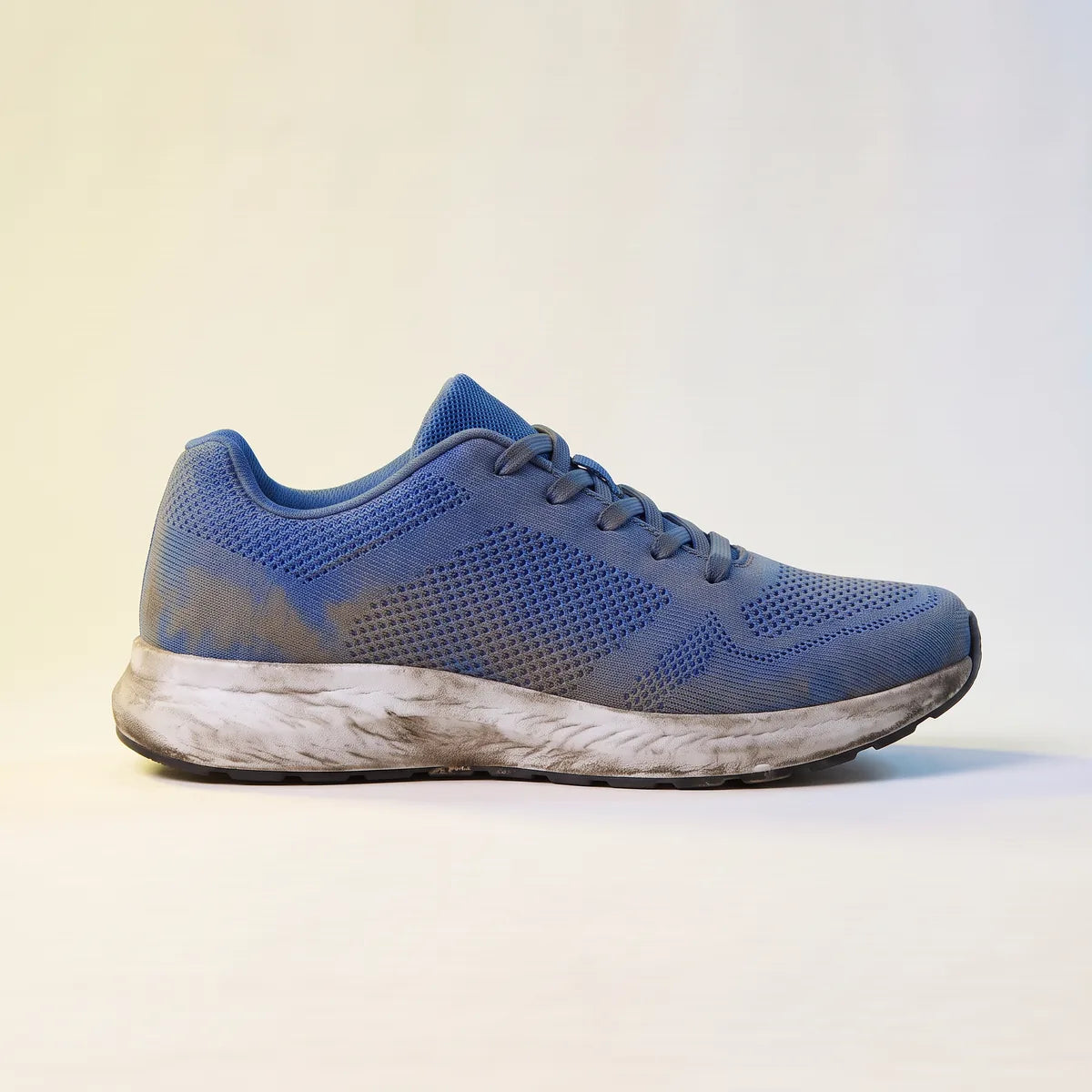Paire de running salie après plusieurs sorties
